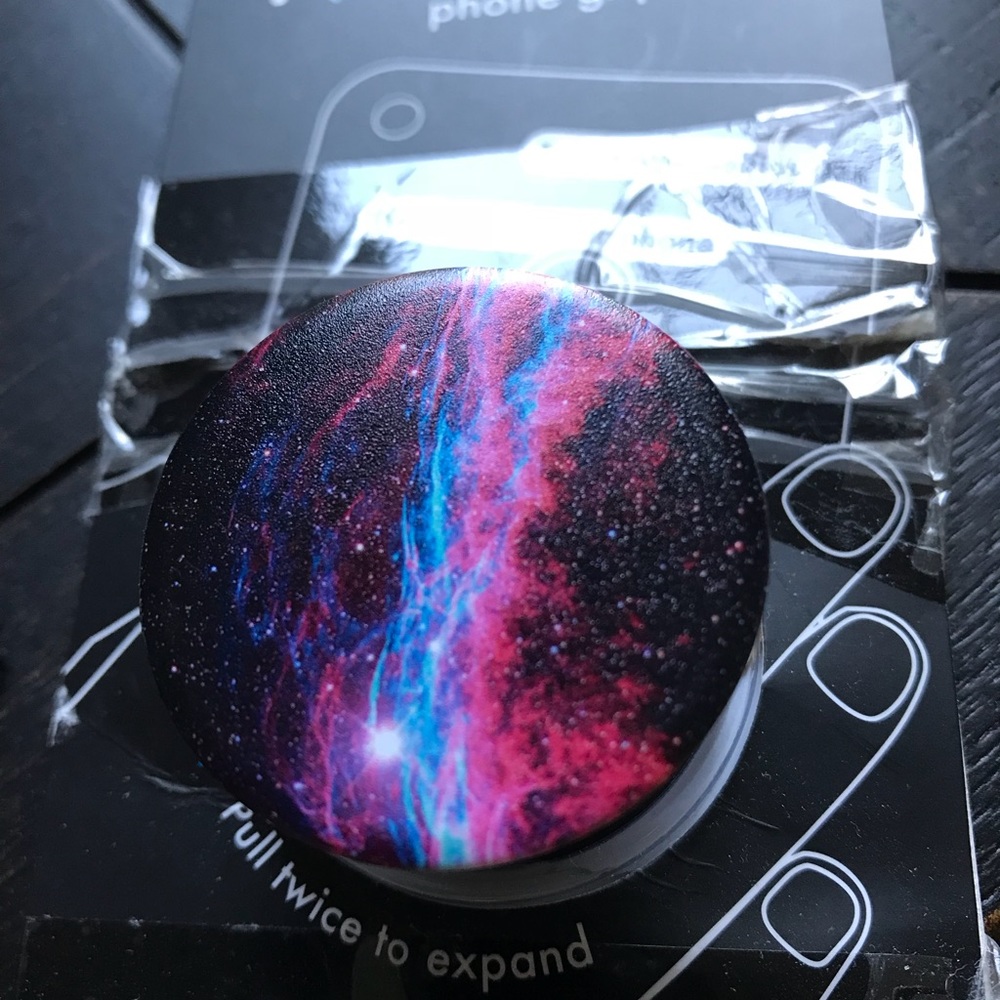 Pop socket used once. •PRICE FIRM•